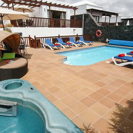 Villa In Playa Blanca Sleeps 8 Includes Swimming Pool Air Con And Wifi 9 8 *