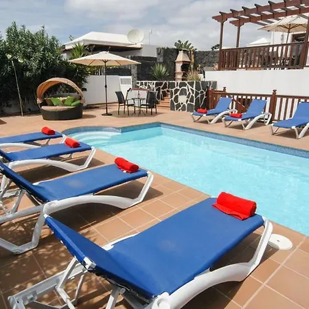In Playa Blanca Sleeps 8 Includes Swimming Pool Air Con And Wifi 9 8 Playa Blanca (Lanzarote)