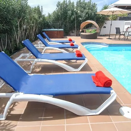 Villa In Playa Blanca Sleeps 8 Includes Swimming Pool Air Con And Wifi 9 8 *